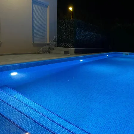 Two Bedroom Karmen With Pool *