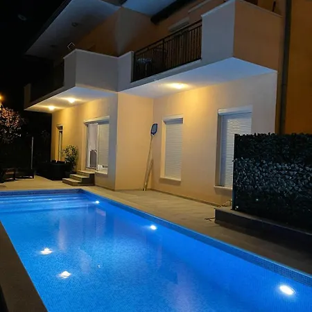 Two Bedroom Karmen With Pool Apartment Sinj