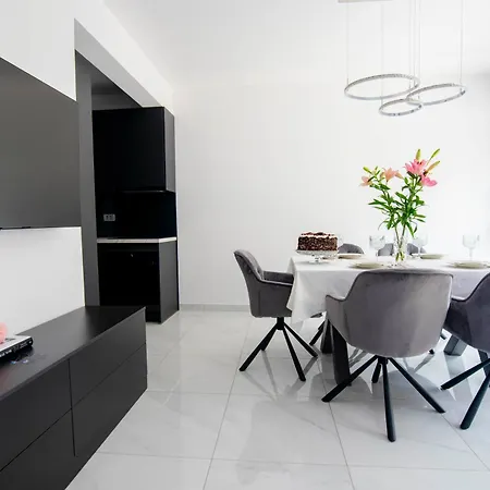 דירה Two Bedroom Karmen With Pool סיני