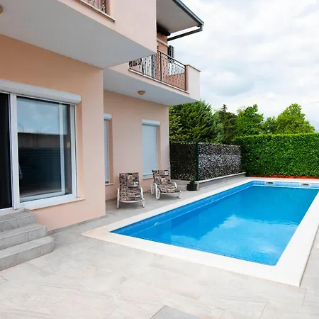 דירה Two Bedroom Karmen With Pool *