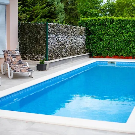 Two Bedroom Karmen With Pool דירה *