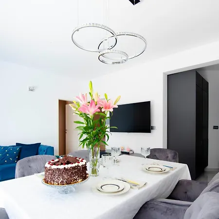 Two Bedroom Karmen With Pool Sinj