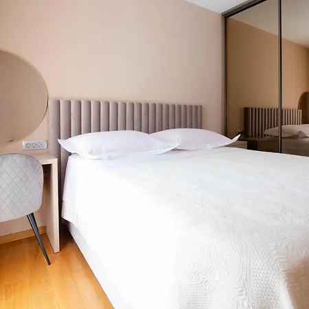 דירה Two Bedroom Karmen With Pool *