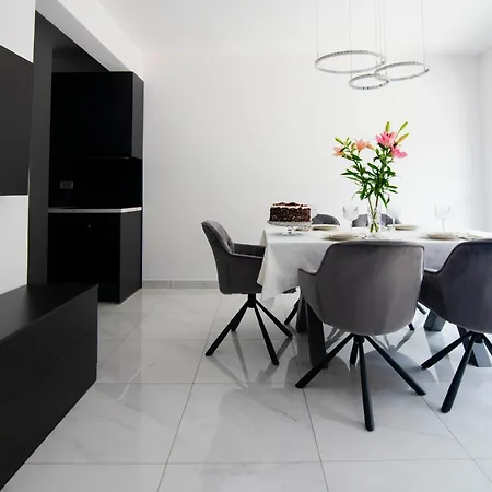 Apartment Two Bedroom Karmen With Pool