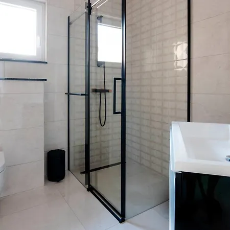 Two Bedroom Karmen With Pool *