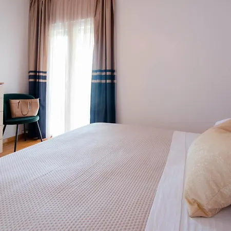 דירה Two Bedroom Karmen With Pool *